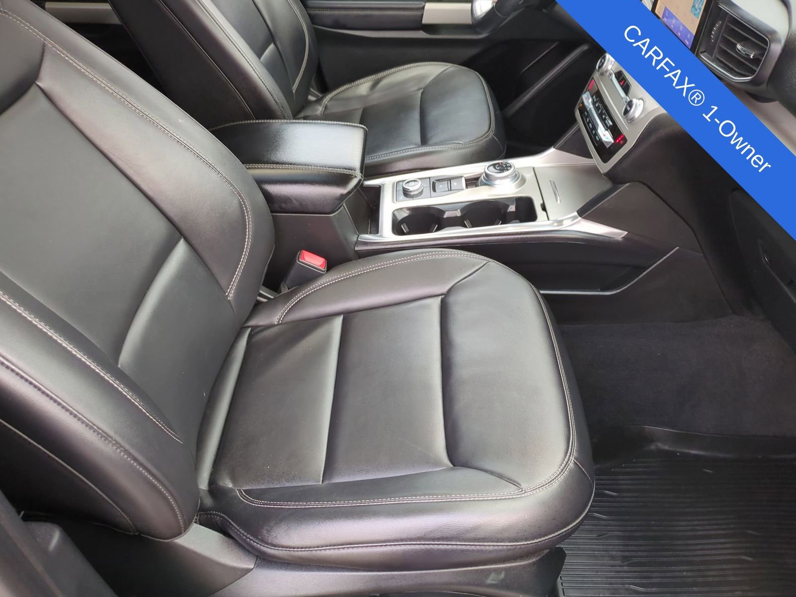 Used 2023 Ford Explorer XLT w/ Equipment Group 202A image 29