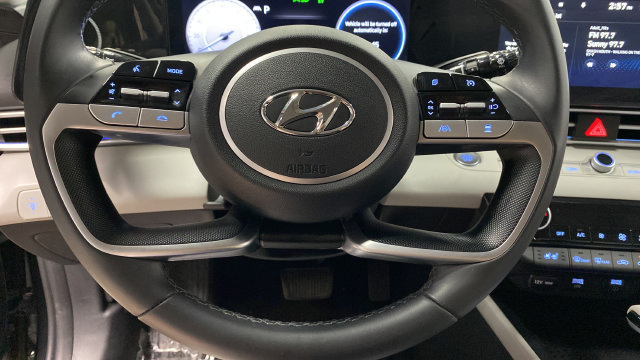 Used 2023 Hyundai Elantra Limited w/ Cargo Package FWD image 16