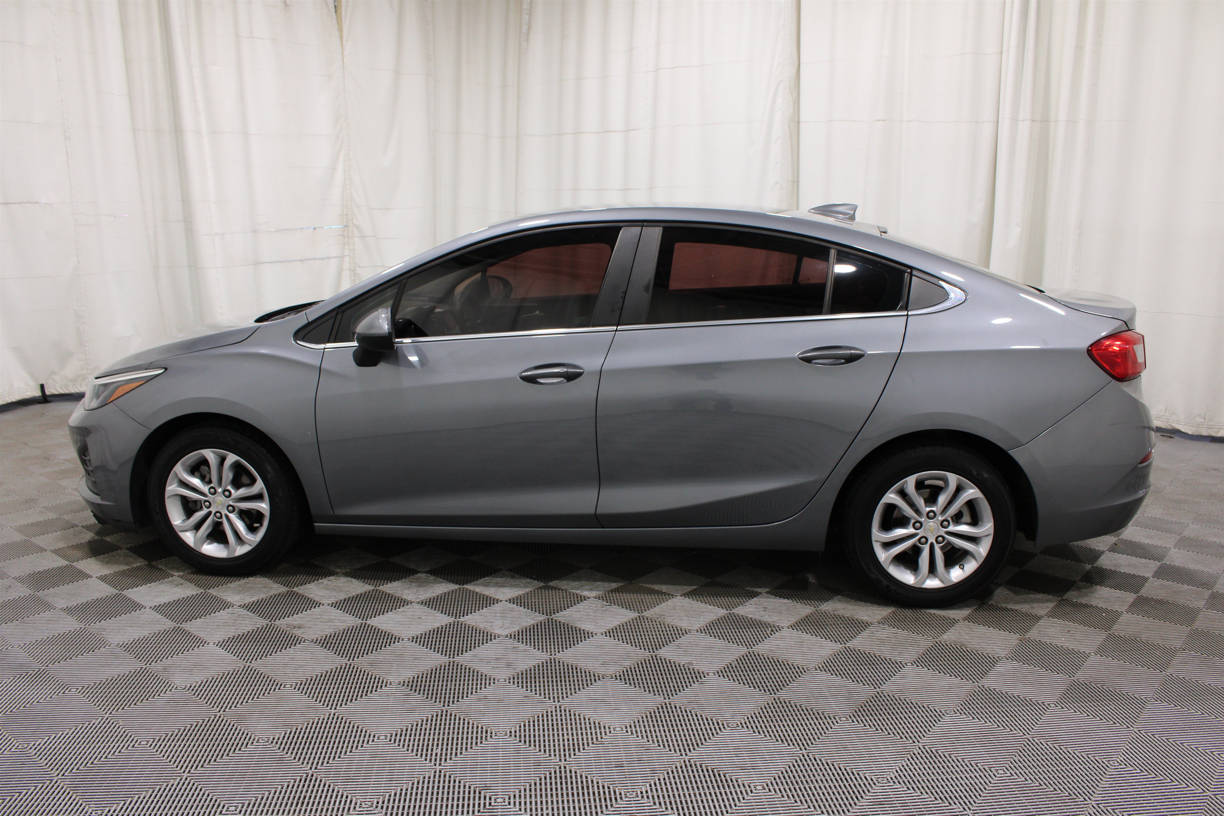 Used 2019 Chevrolet Cruze LT w/ Convenience Package FWD image 34