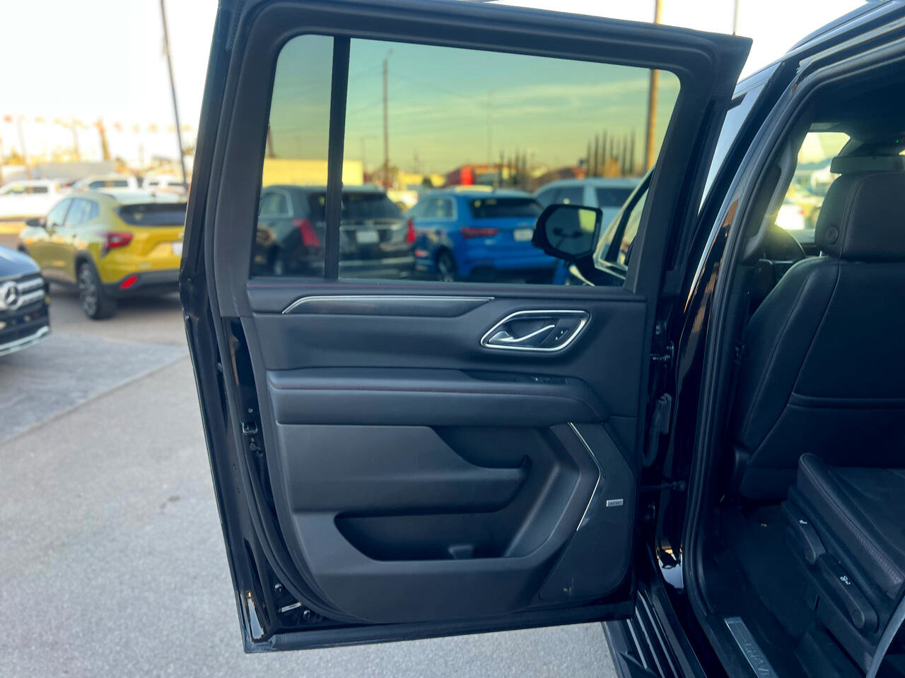 Used 2023 Chevrolet Suburban RST w/ Luxury Package image 21