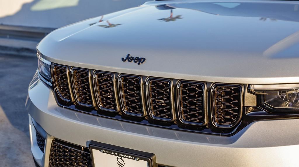 New 2025 Jeep Grand Cherokee Altitude image 6