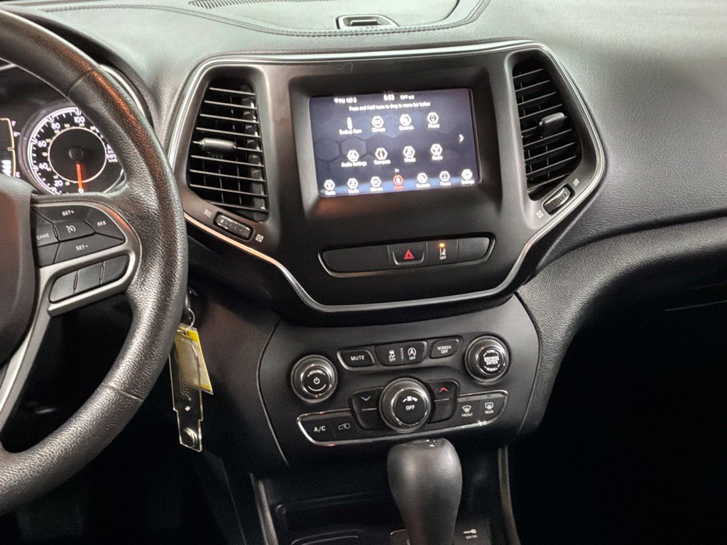 Used 2021 Jeep Cherokee Latitude FWD image 10