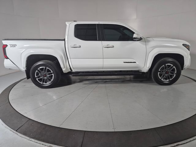 Used 2024 Toyota Tacoma TRD Sport w/ TRD Sport Upgrade Package AWD/4WD image 5