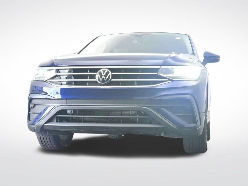 Used 2023 Volkswagen Tiguan SE w/ Panoramic Sunroof Package FWD image 31