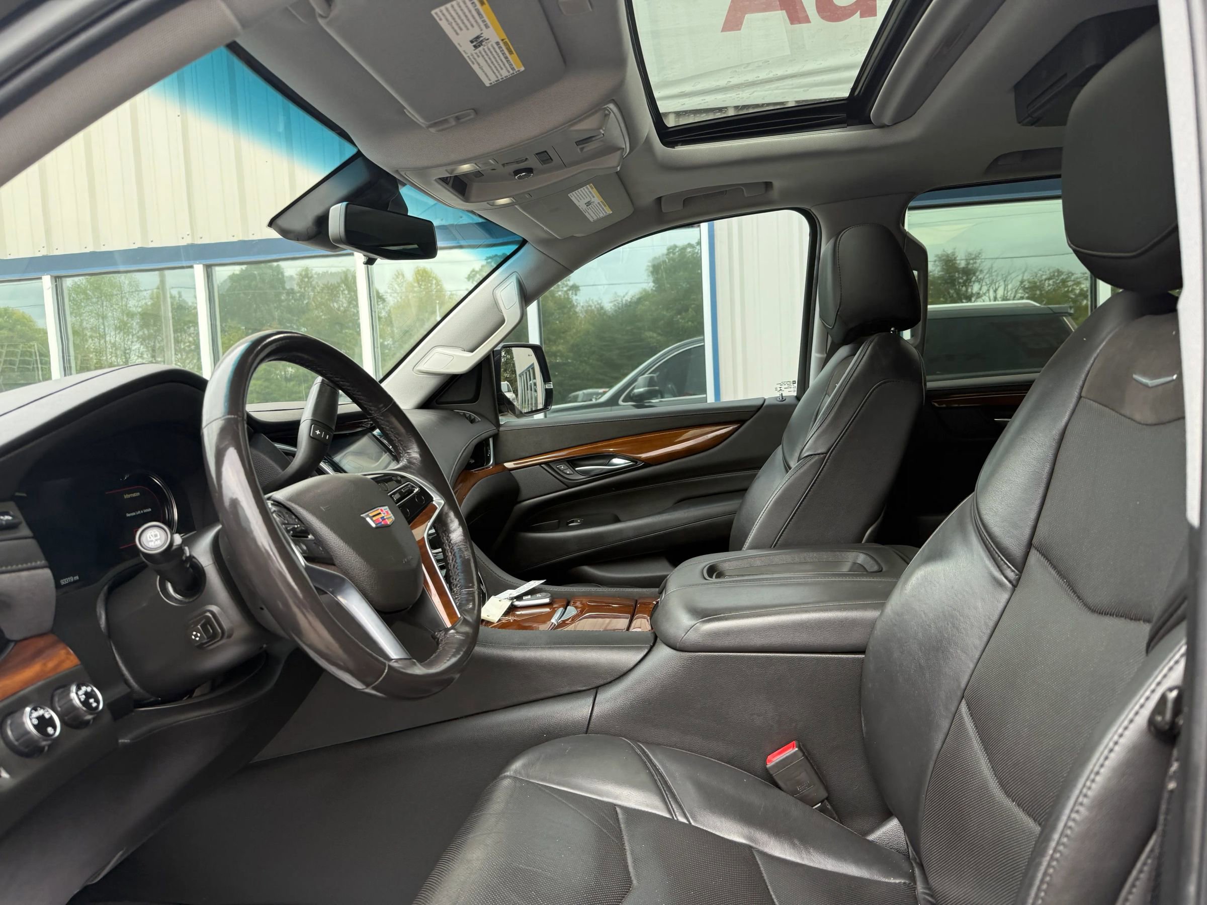 Used 2020 Cadillac Escalade ESV Luxury image 36