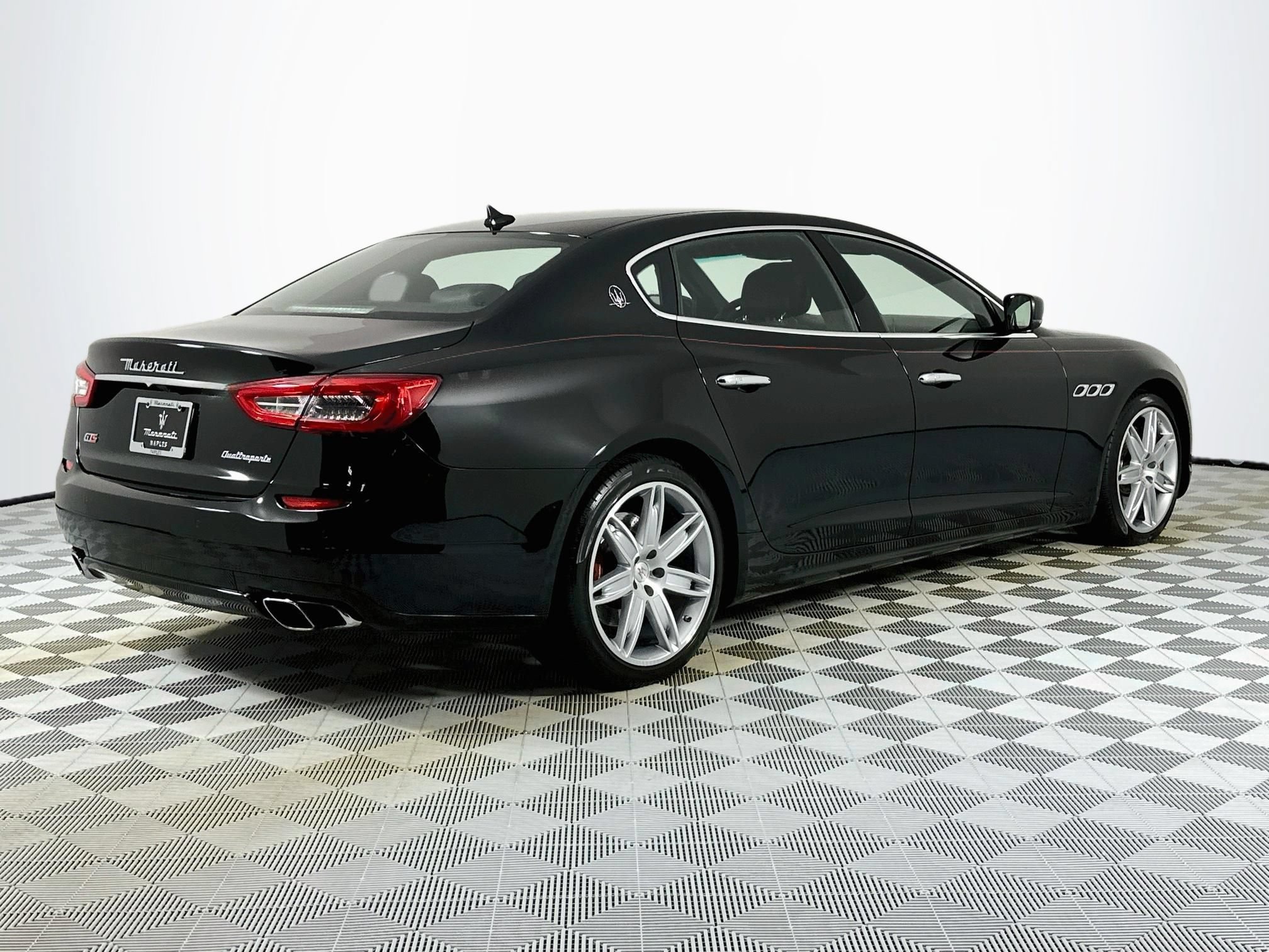 Used 2015 Maserati Quattroporte GTS RWD image 5