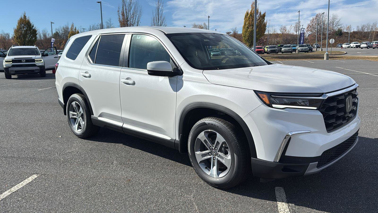 New 2025 Honda Pilot EX-L image 2