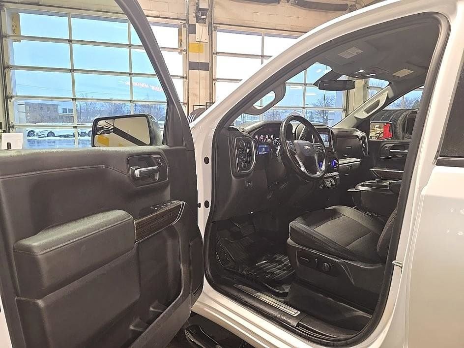 Used 2021 Chevrolet Silverado 1500 LT w/ Z71 Off-Road Package image 9