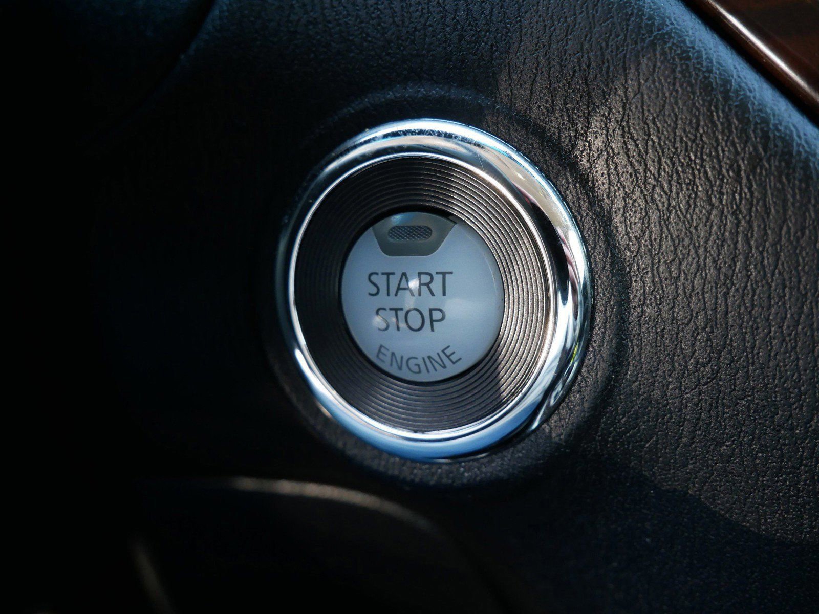 Used 2015 Nissan Pathfinder SL image 28