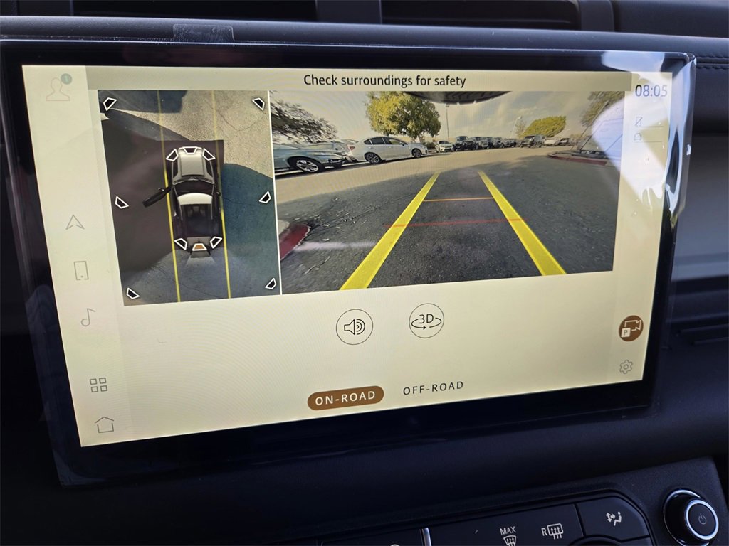 Used 2025 Land Rover Defender 90 X-Dynamic SE image 12