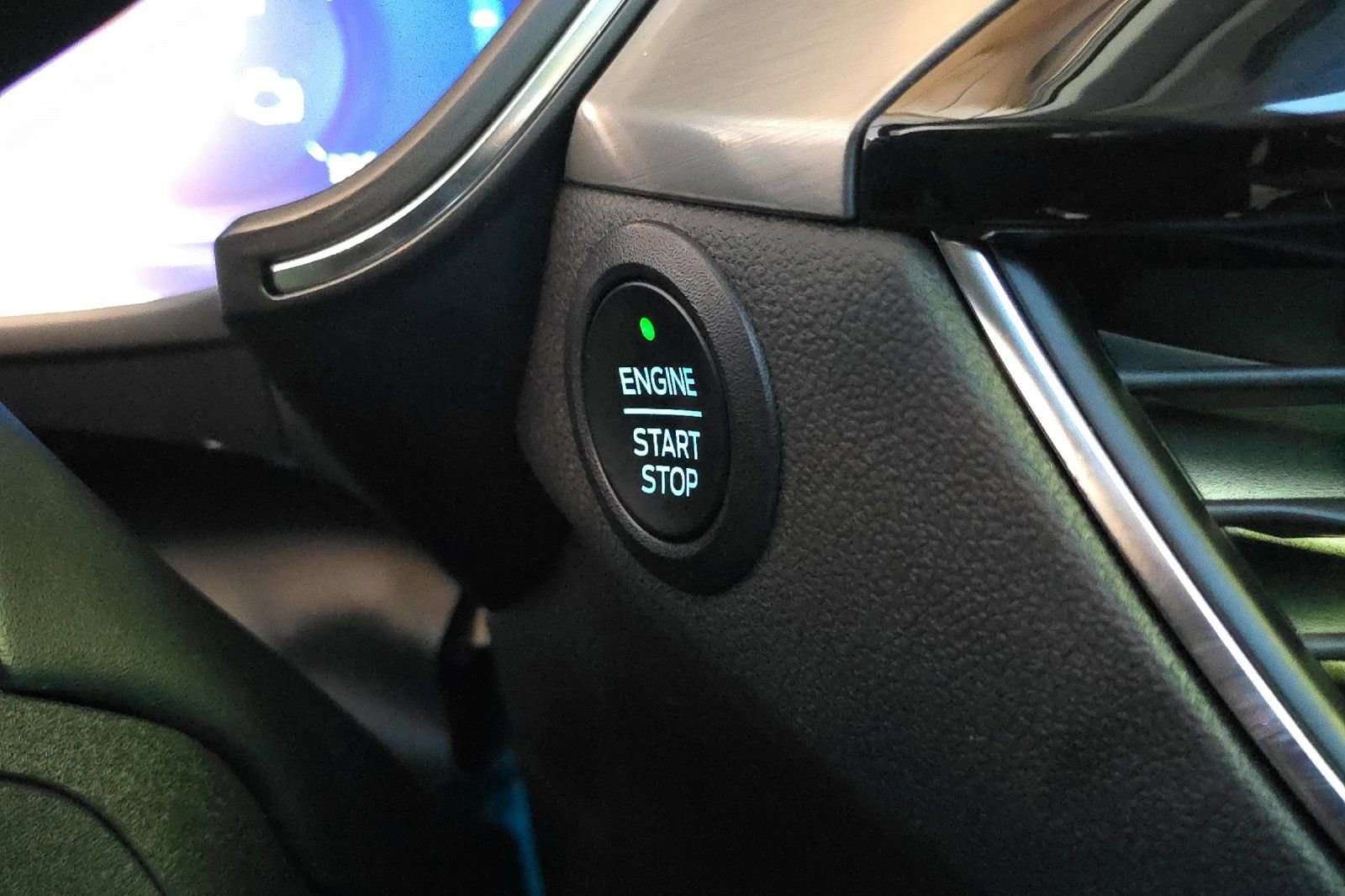 Used 2022 Ford Escape Titanium w/ Class II Trailer Tow Package image 23