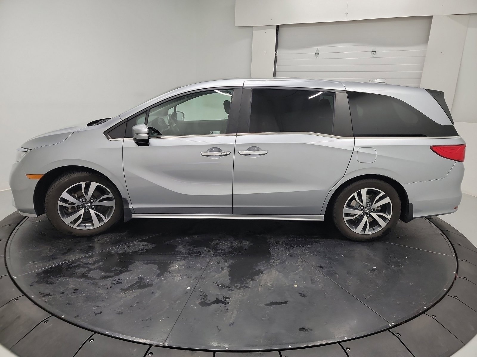 Used 2023 Honda Odyssey Touring image 4