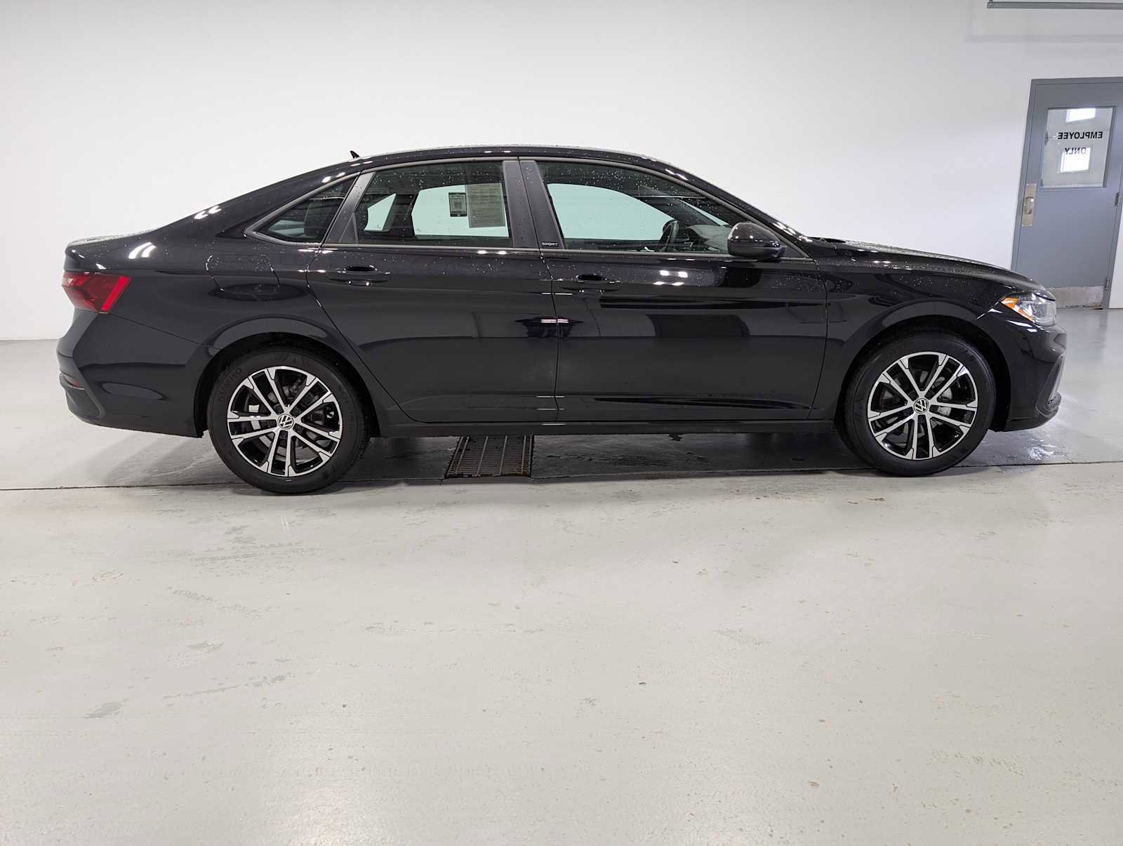 Used 2025 Volkswagen Jetta Sport image 7