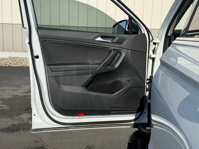 Used 2021 Volkswagen Tiguan SEL w/ 2-Row Tiguan MDO Package image 21