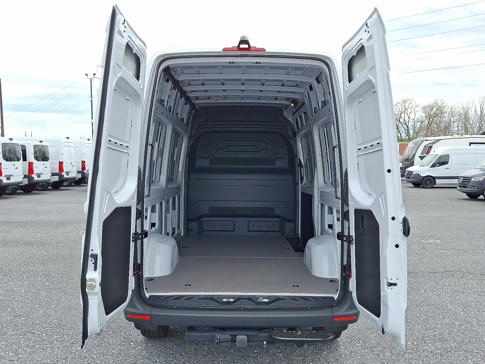 Used 2025 Mercedes-Benz Sprinter 2500 image 9