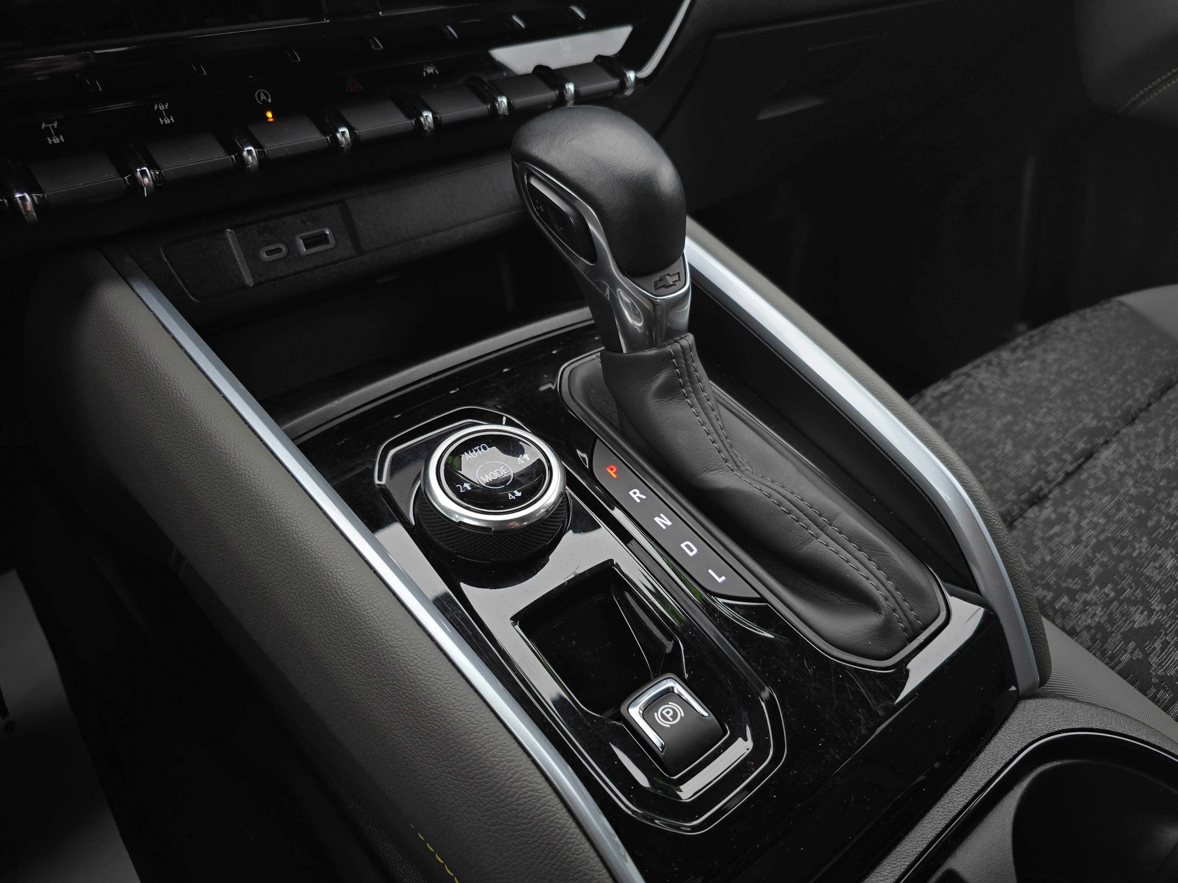 Used 2024 Chevrolet Colorado ZR2 w/ Technology Package image 27