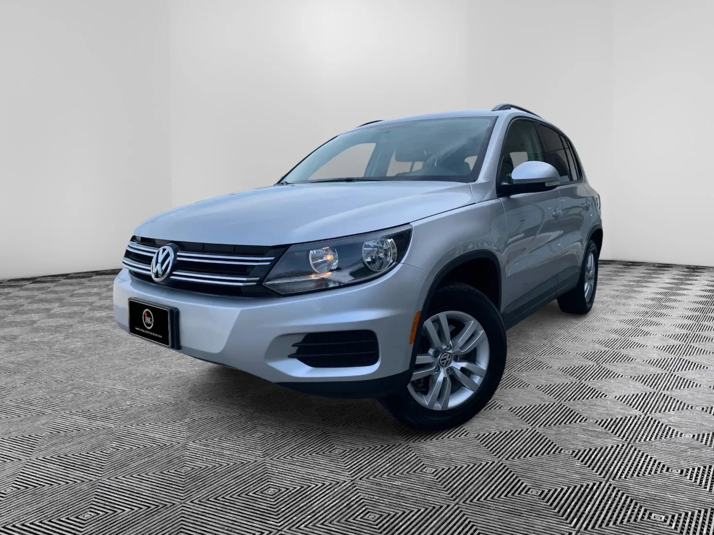 Used 2015 Volkswagen Tiguan S image 2