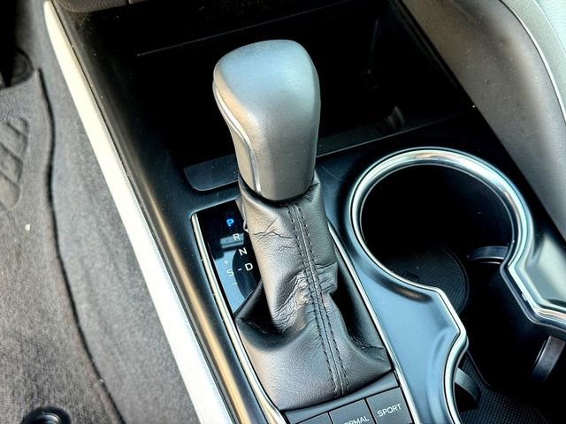 Used 2018 Toyota Camry XLE image 18