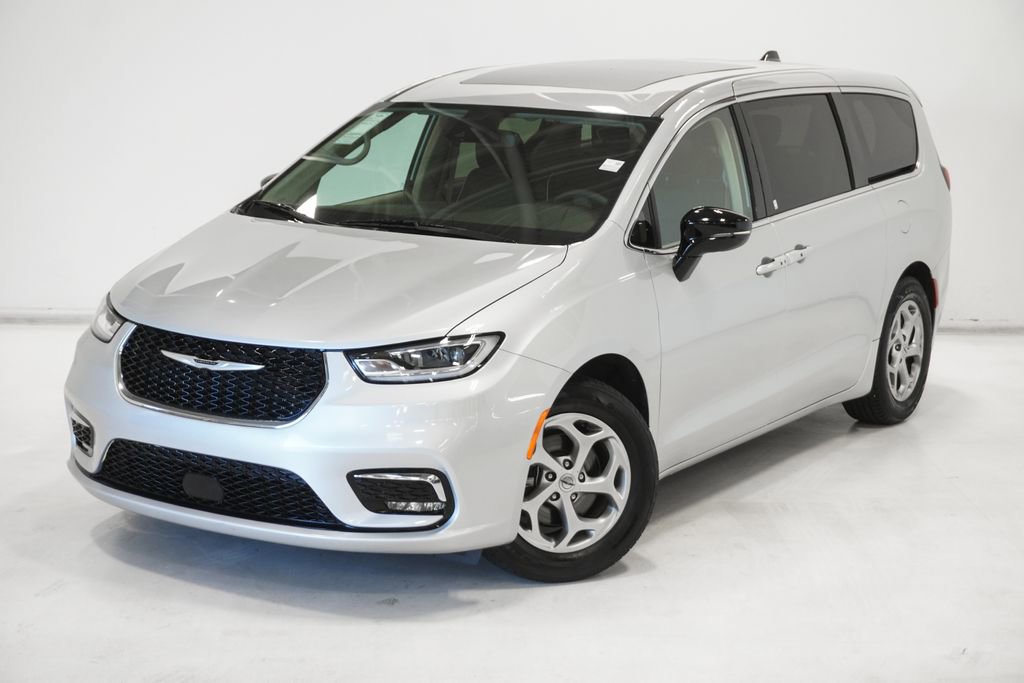 Certified 2024 Chrysler Pacifica Limited image 2