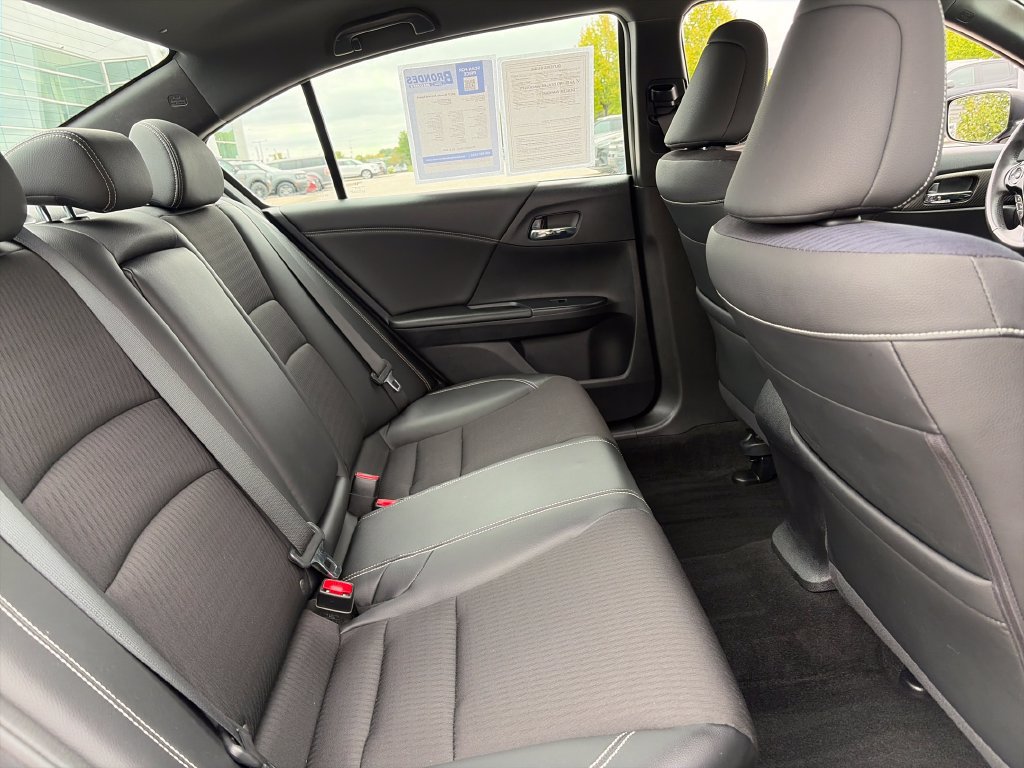 Used 2017 Honda Accord Sport image 31