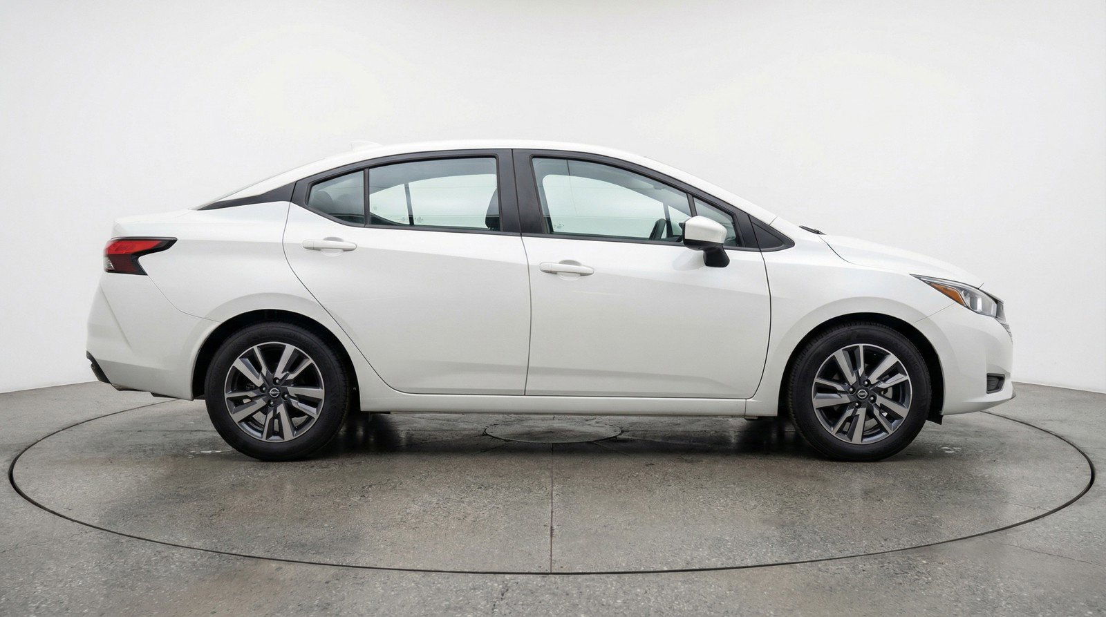 Used 2025 Nissan Versa SV image 11