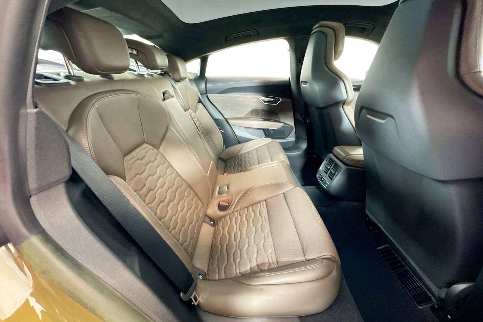 Used 2024 Audi RS e-tron GT image 25