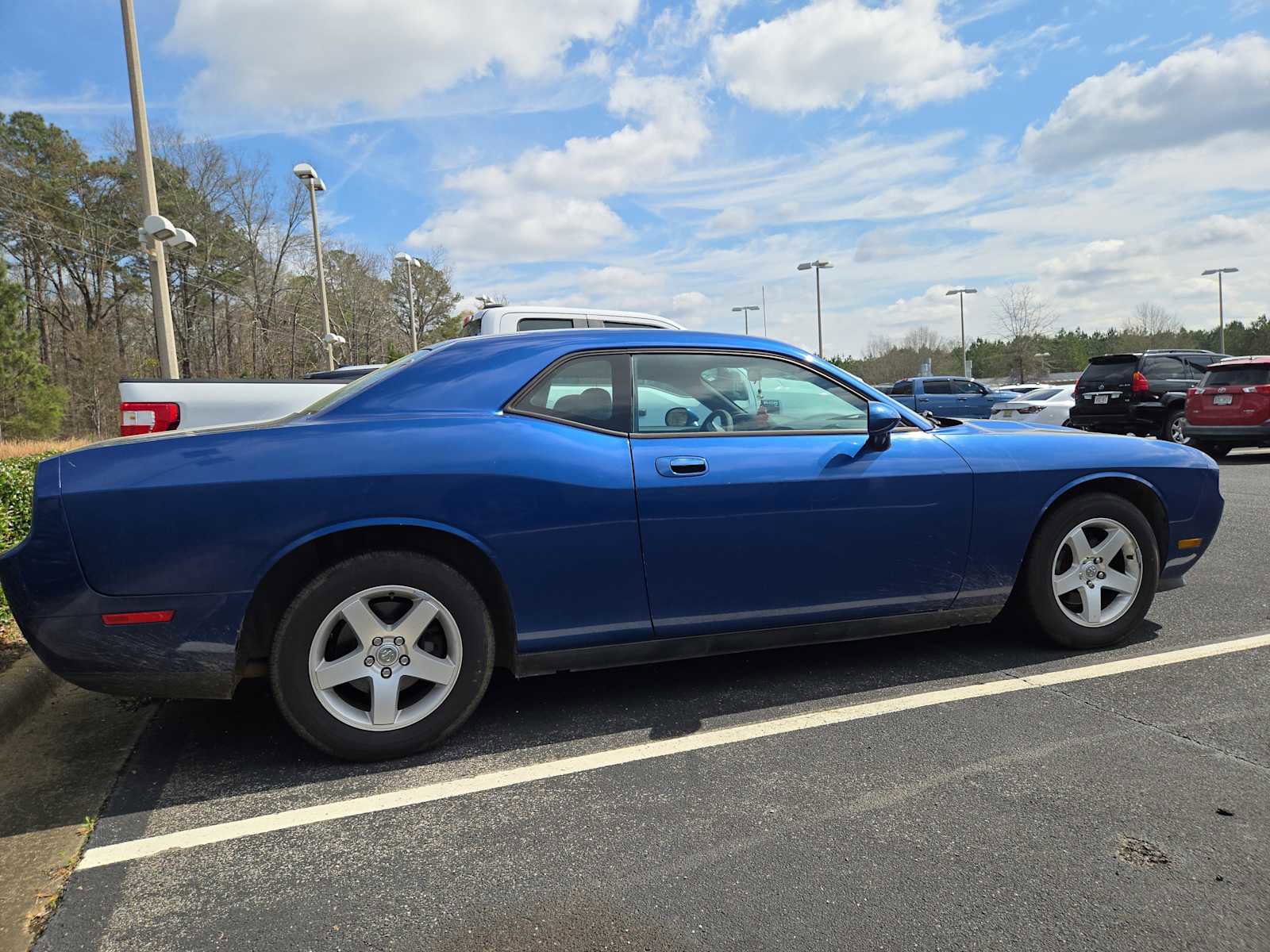 Used 2010 Dodge Challenger SE image 3