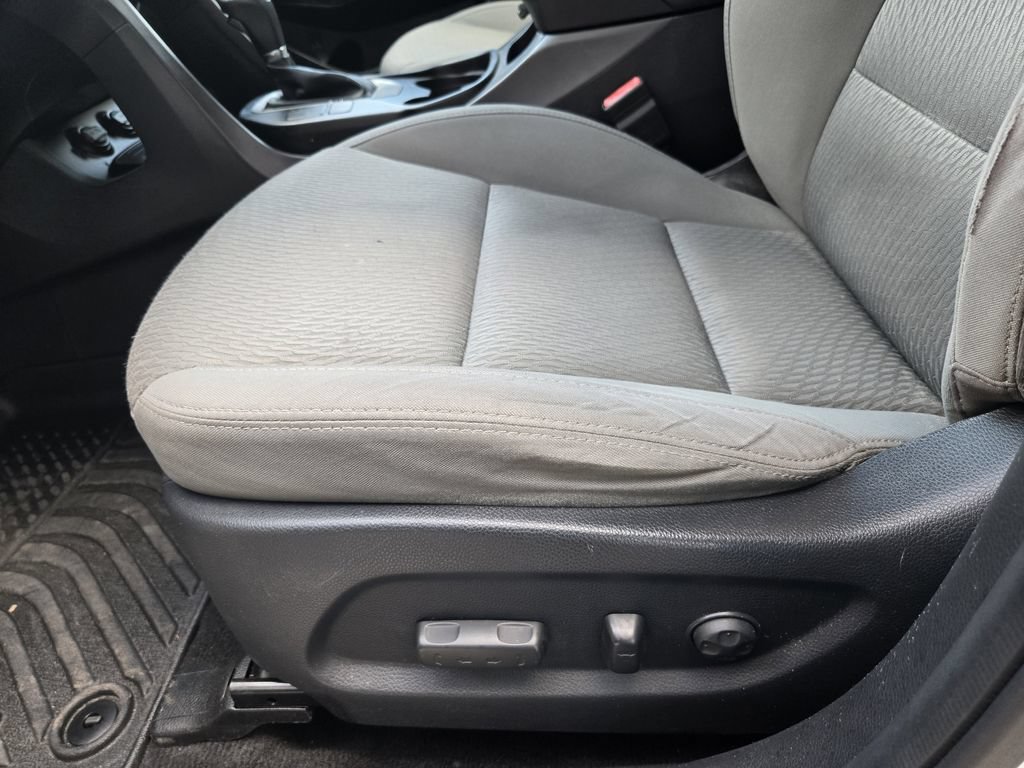 Used 2017 Hyundai Santa Fe SE AWD/4WD image 19