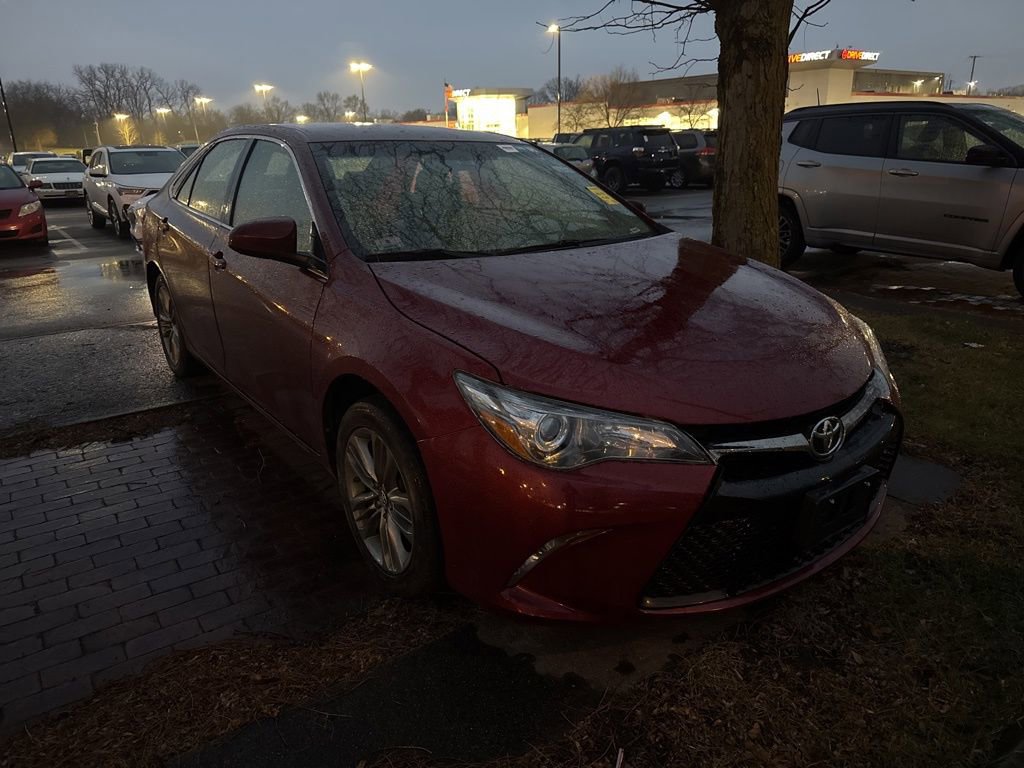 Used 2017 Toyota Camry SE image 3
