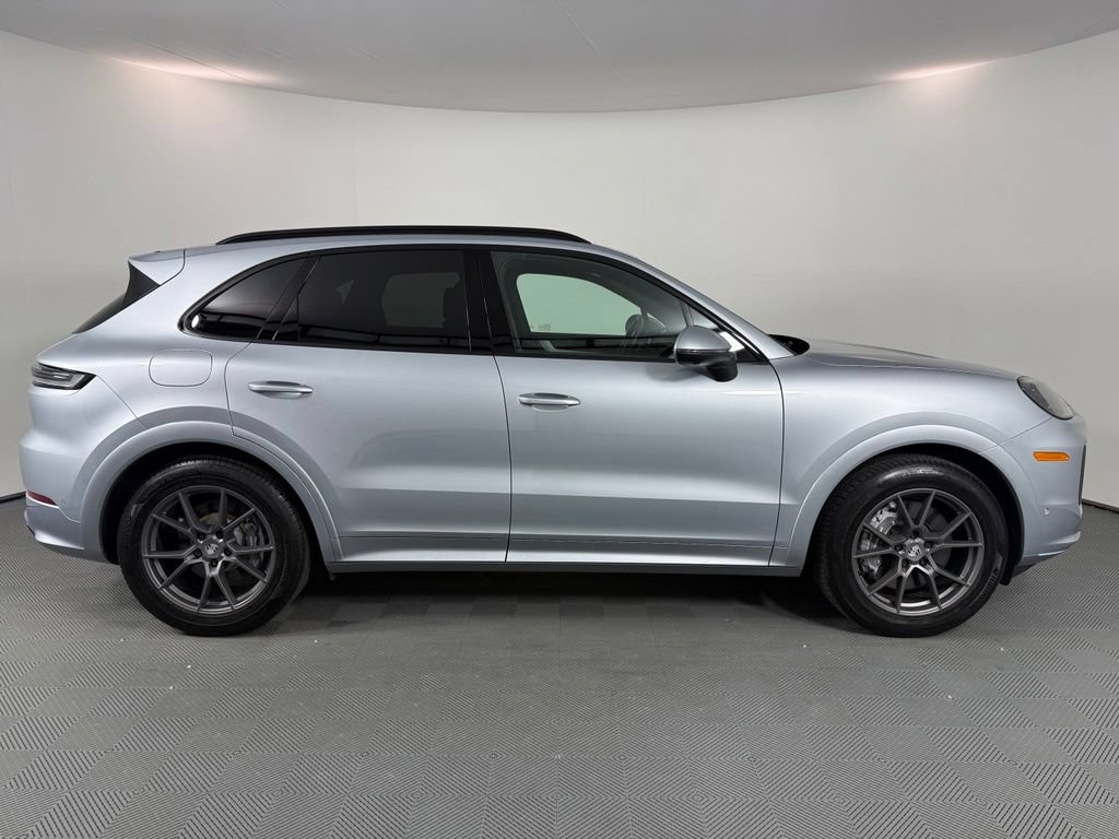 Certified 2025 Porsche Cayenne AWD/4WD image 8