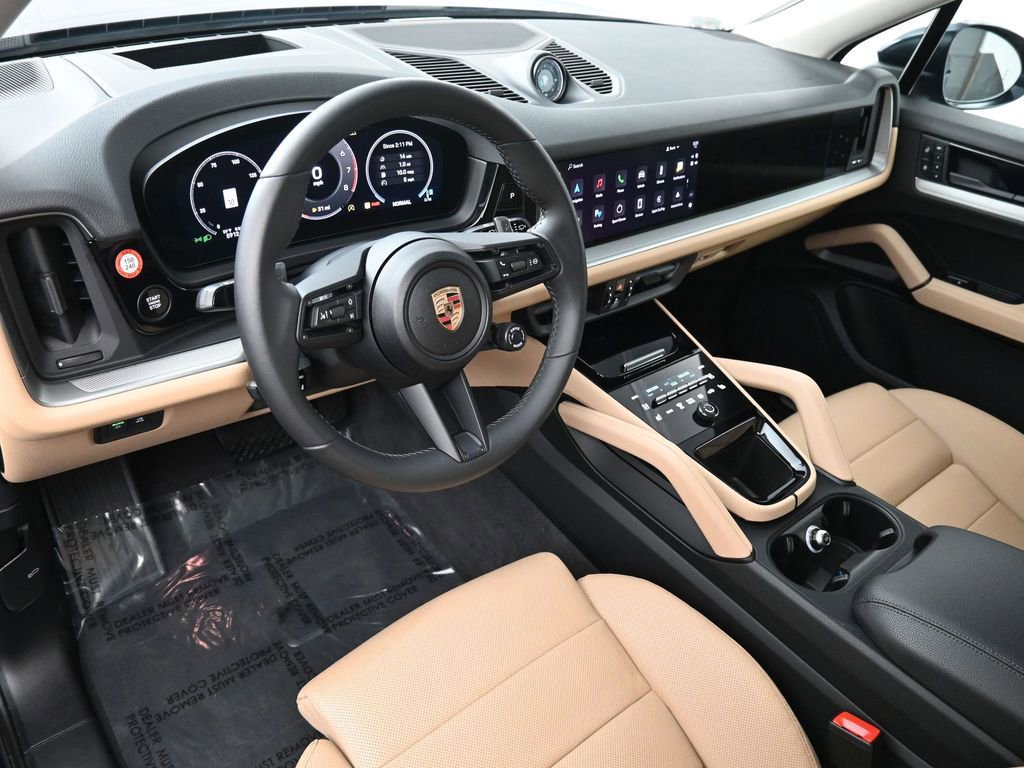Used 2025 Porsche Cayenne image 4