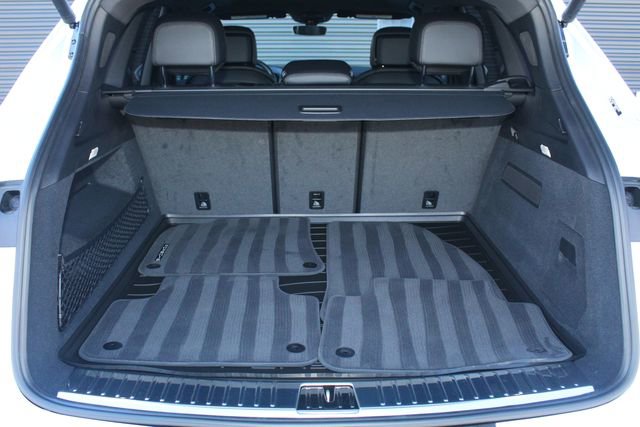 Certified 2025 Porsche Cayenne Base image 12