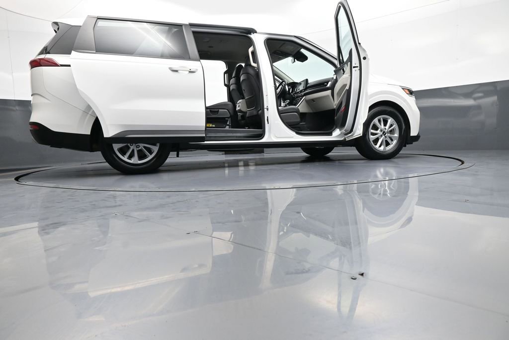 Used 2024 Kia Carnival LX FWD image 47
