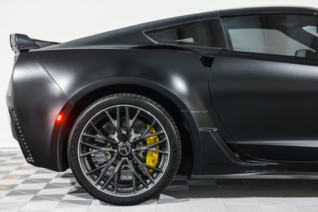 Used 2016 Chevrolet Corvette Z06 w/ 3LZ Preferred Equipment Group RWD image 4