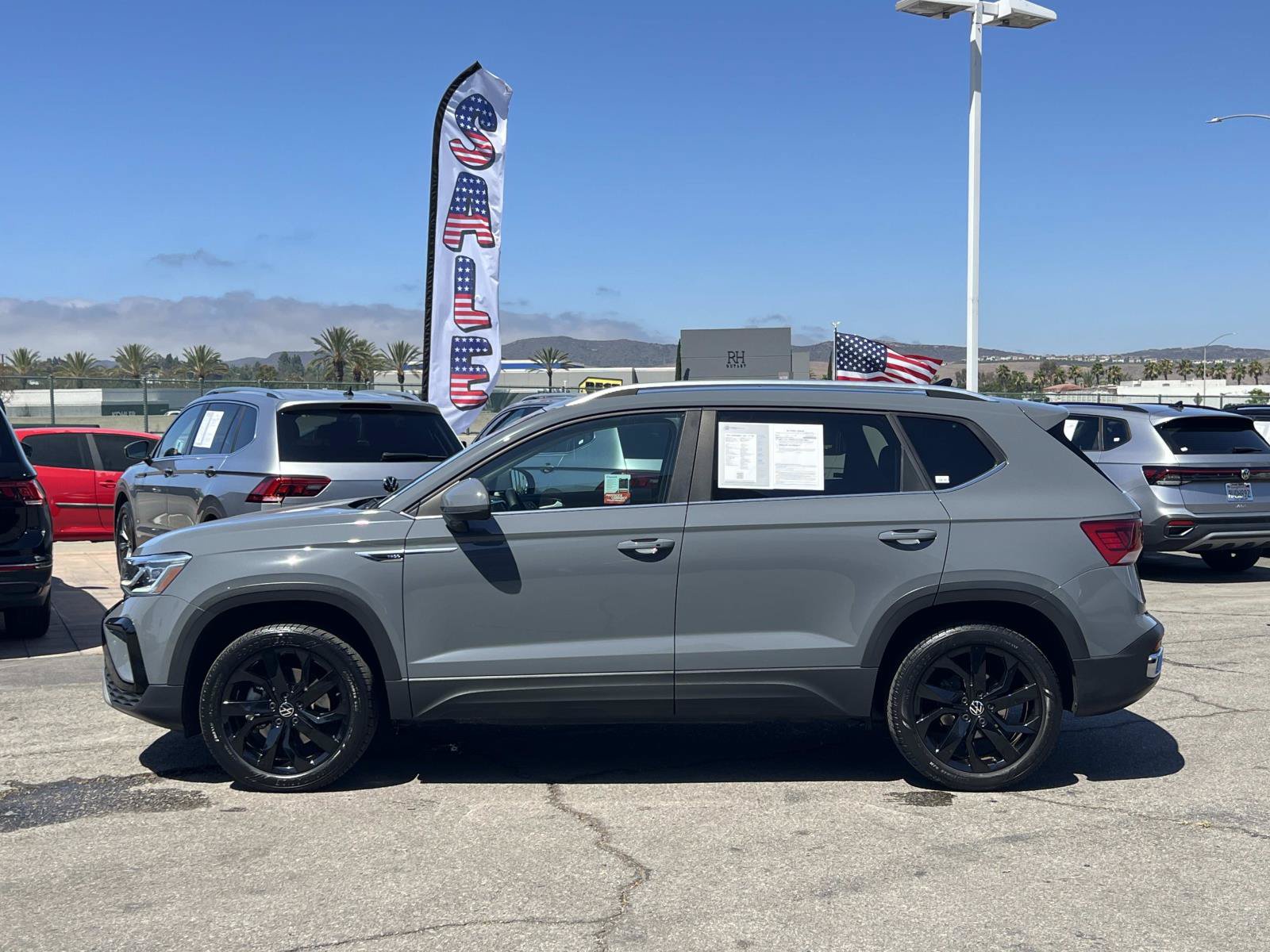 Certified 2022 Volkswagen Taos SEL FWD image 2