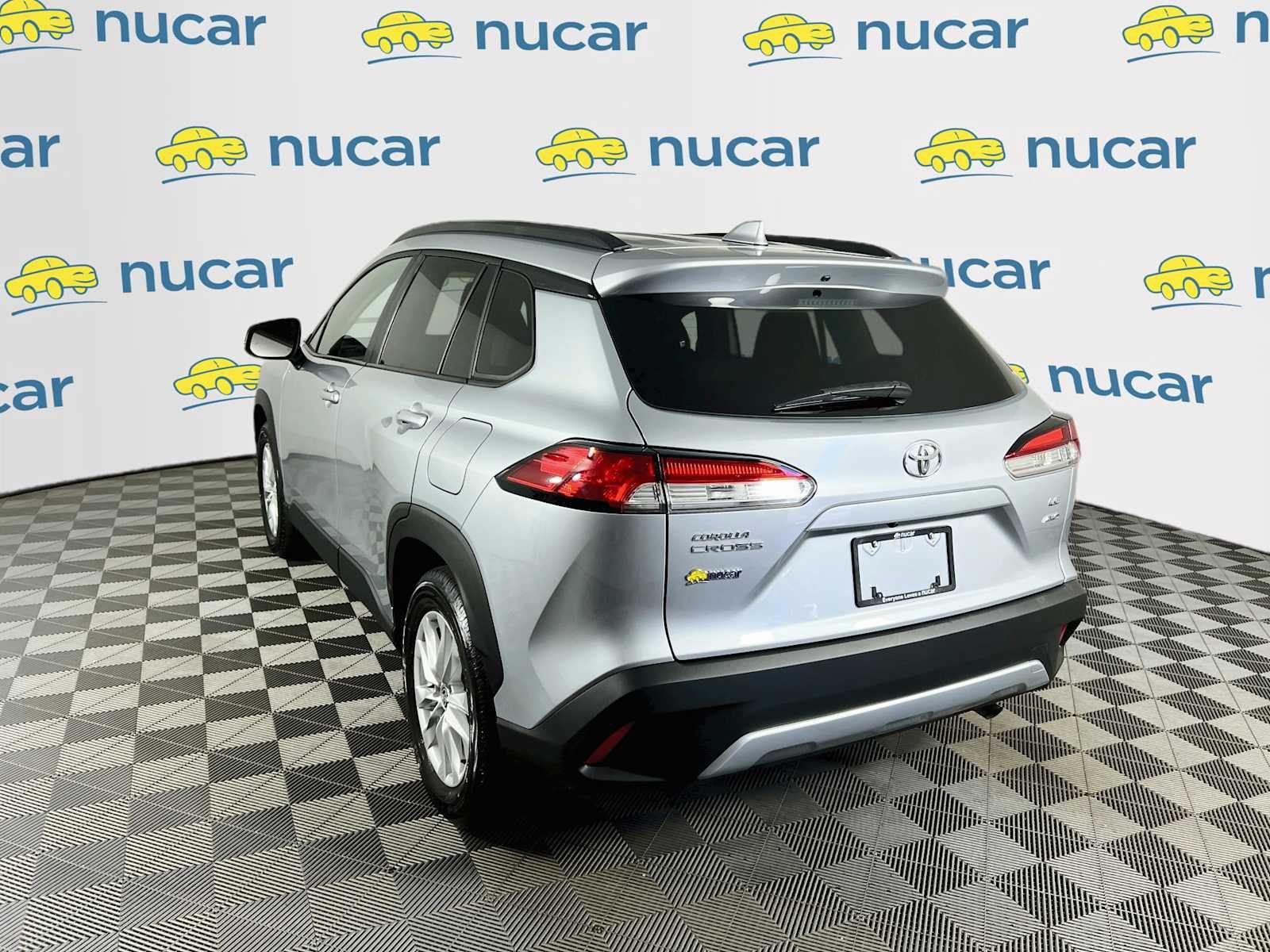 Used 2022 Toyota Corolla Cross LE w/ Moonroof Package AWD/4WD image 5