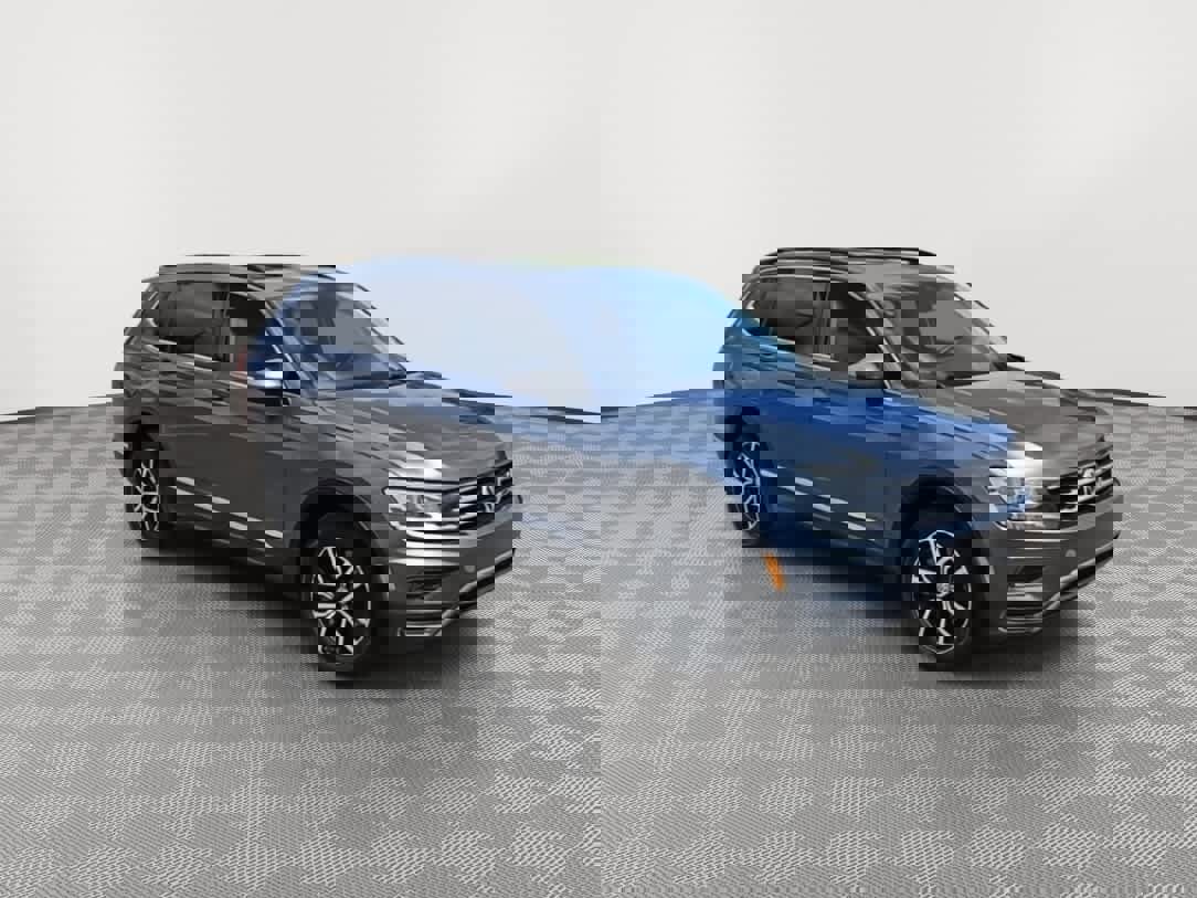 Used 2021 Volkswagen Tiguan SE w/ Panoramic Sunroof Package image 2
