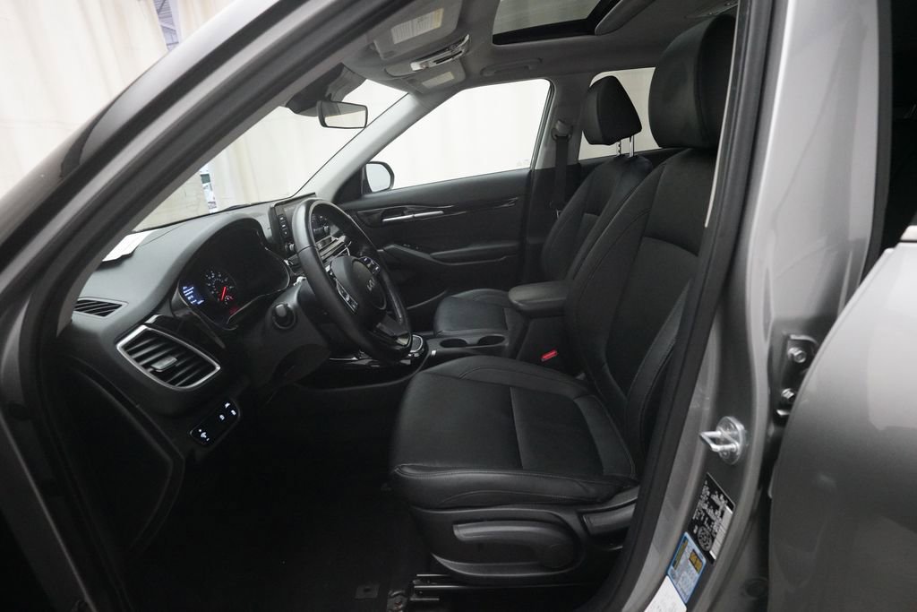 Used 2023 Kia Seltos S AWD/4WD image 8