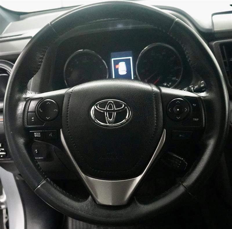 Used 2017 Toyota RAV4 SE image 12