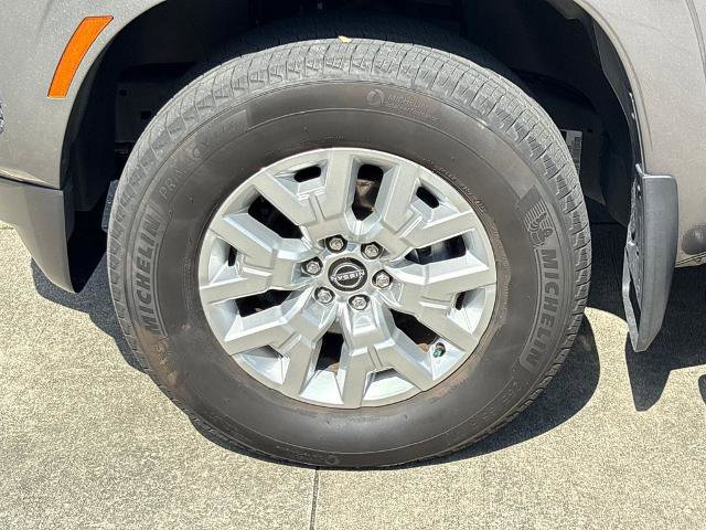 Used 2023 Nissan Frontier SV w/ SV Premium Package AWD/4WD image 12