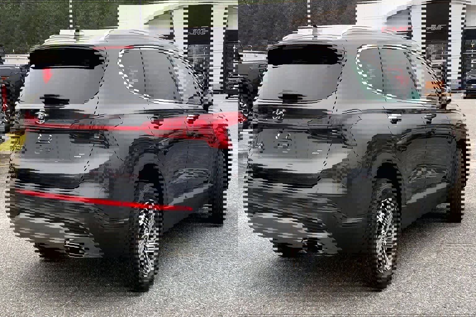 Used 2023 Hyundai Santa Fe SEL w/ Cargo Package image 12