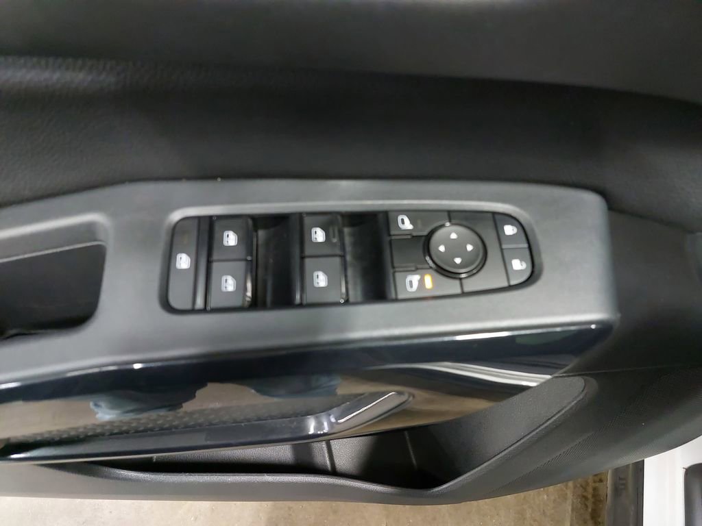 Used 2023 Nissan Pathfinder SV image 29