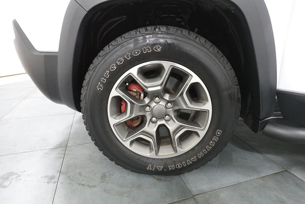 Used 2022 Jeep Cherokee Trailhawk AWD/4WD image 36