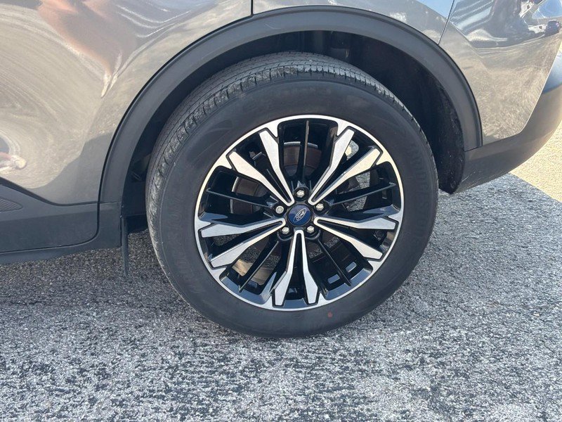 Used 2022 Ford Escape SE w/ SE Sport Appearance Package AWD/4WD image 11