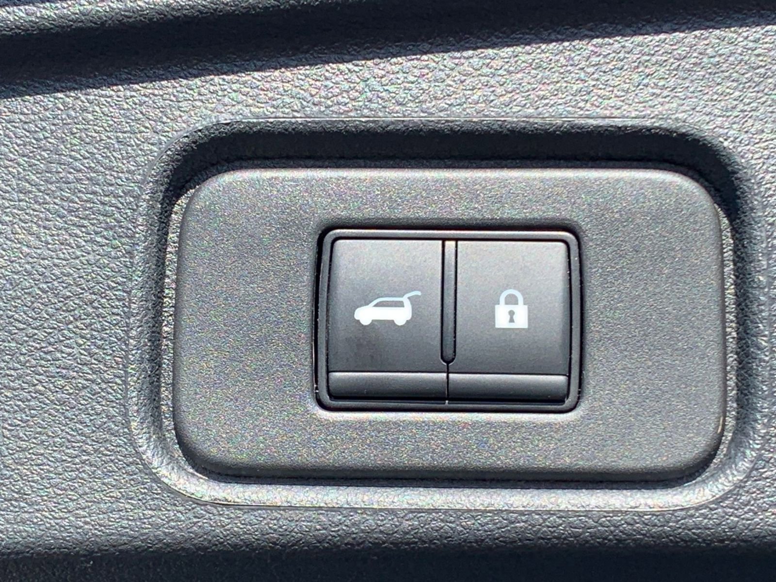 Used 2025 Nissan Pathfinder SV image 23