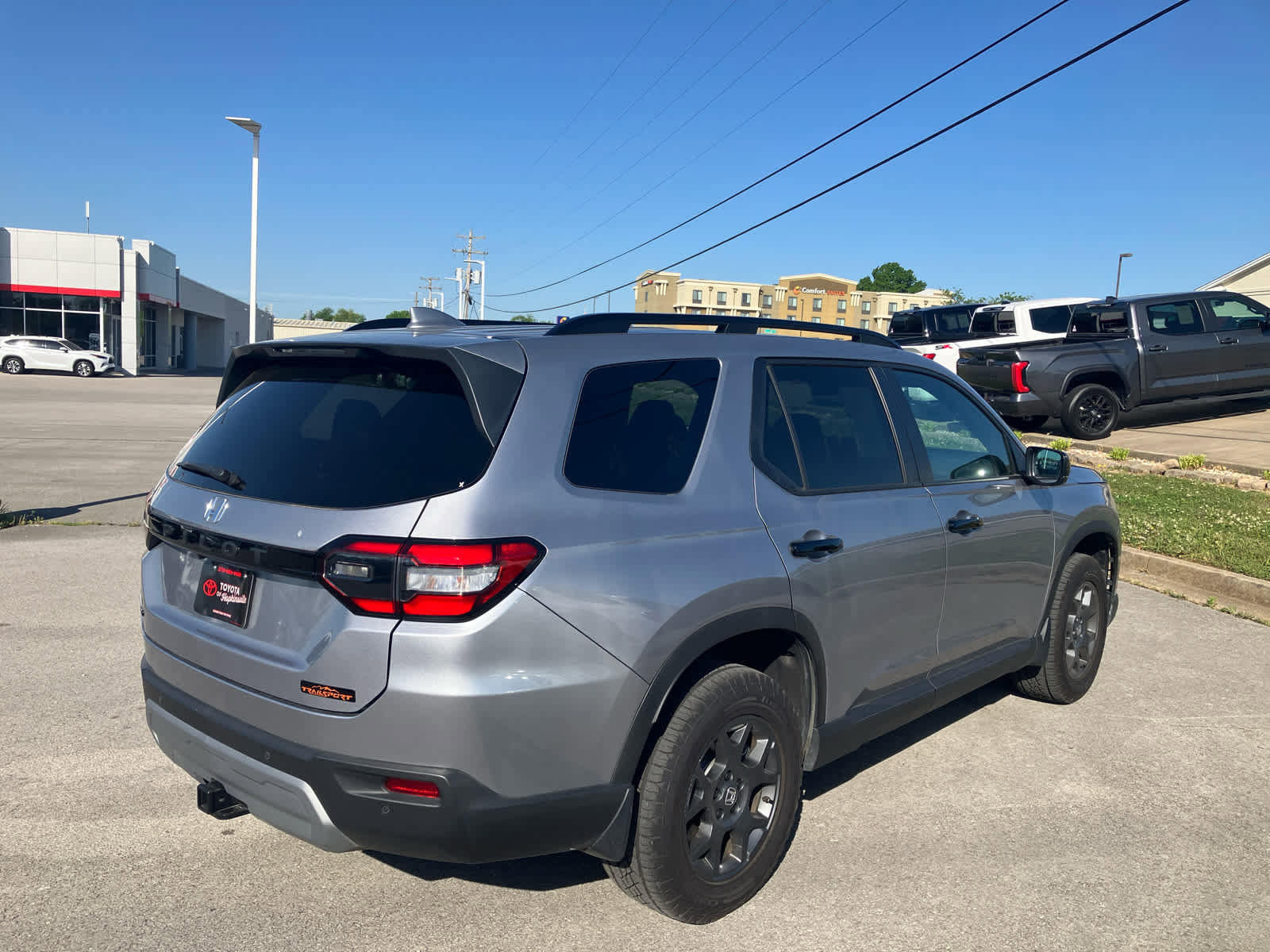 Used 2025 Honda Pilot TrailSport image 7
