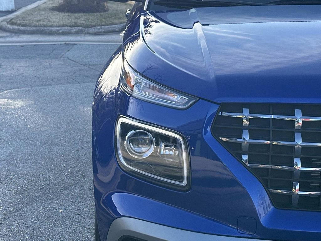 Used 2024 Hyundai Venue Limited image 8