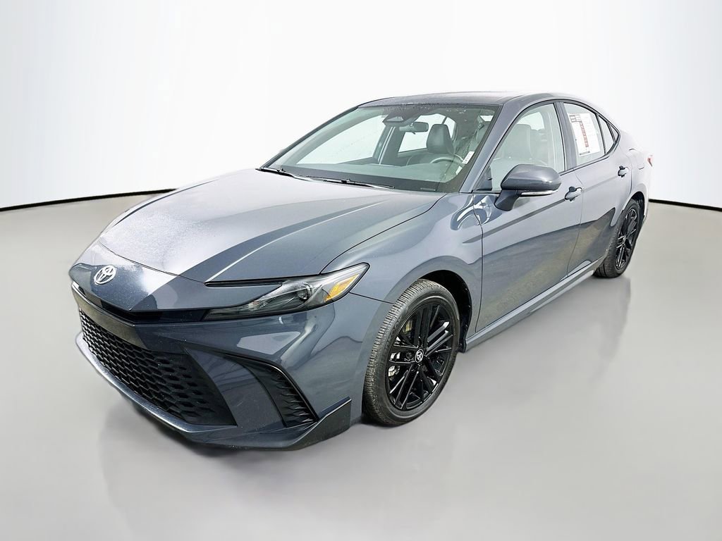 Used 2025 Toyota Camry SE image 3