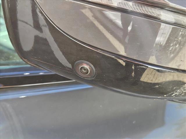 Used 2022 BMW 740i w/ M Sport Package image 7