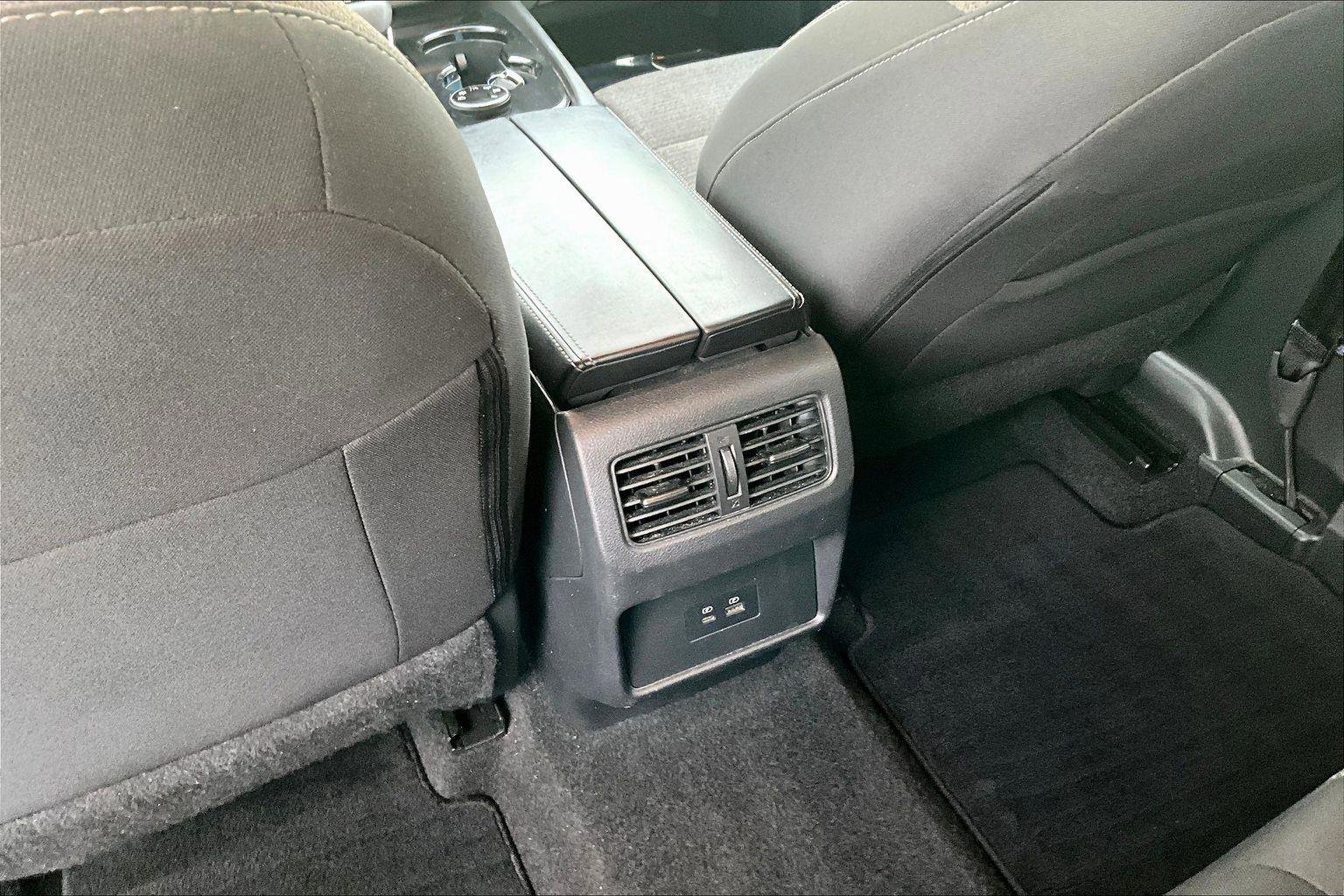 Used 2023 Nissan Rogue SV image 32